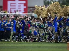 热闹足球盛宴热度不减，球员表现出色的简单介绍