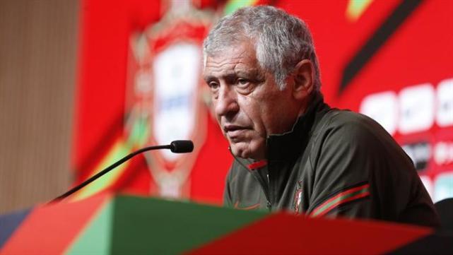 包含汉堡老将完成百场里程碑，球迷献上掌声的词条