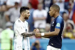 包含欧洲足球赛场：尤文图斯成功逆袭晋级下一轮的词条